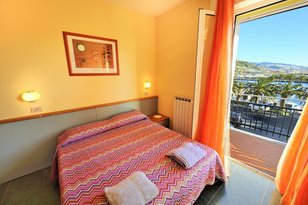 Hotel Lucerna Arma di Taggia Exteriér fotografie